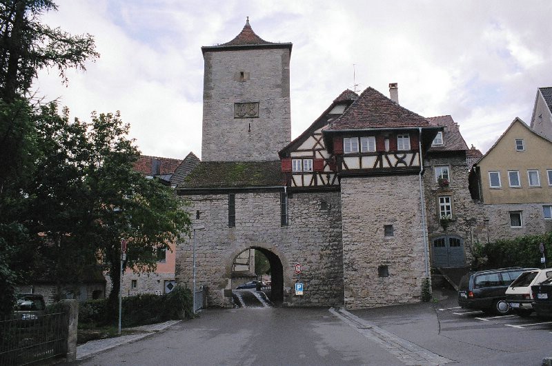306-schwabisch_hall-city_wall_gate_tower.jpg