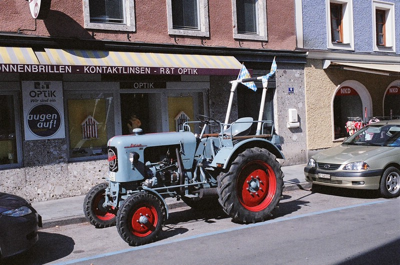 110-tractor_in_town_mondsee.jpg
