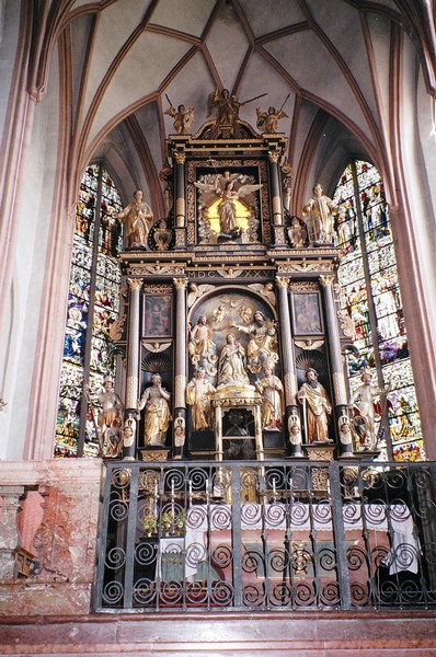 114-mondsee_church_altar.jpg