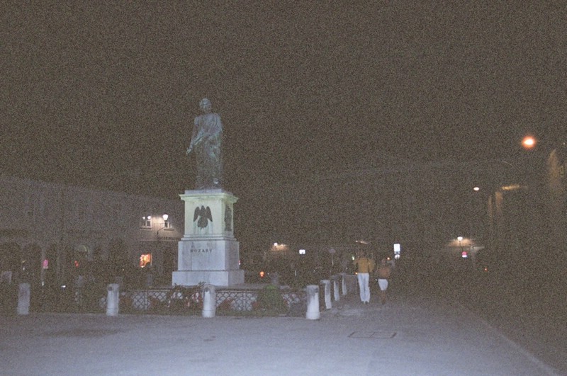 126-salzburg_mozart_monument-night.jpg