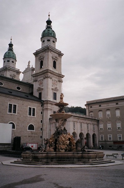 140-church_and_fountain-salzburg.jpg
