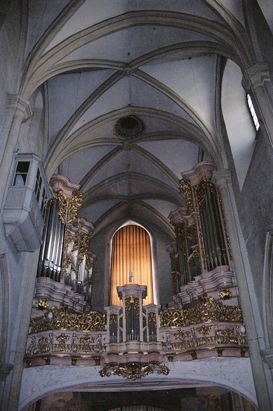 050-organ_inside_church.jpg