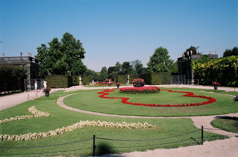 074-hapsburg_palace_side_garden.jpg