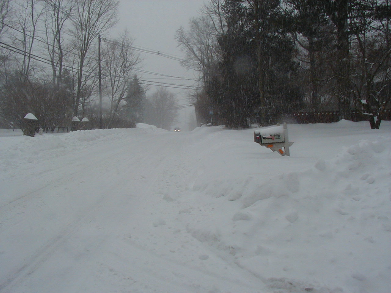 2003_snowstorm9-hillcrest_south.jpg